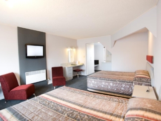 The Village Inn Te Anau double room red