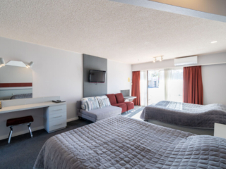 The Village Inn Te Anau 2 beds