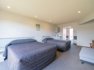 The Village Inn Te Anau double room